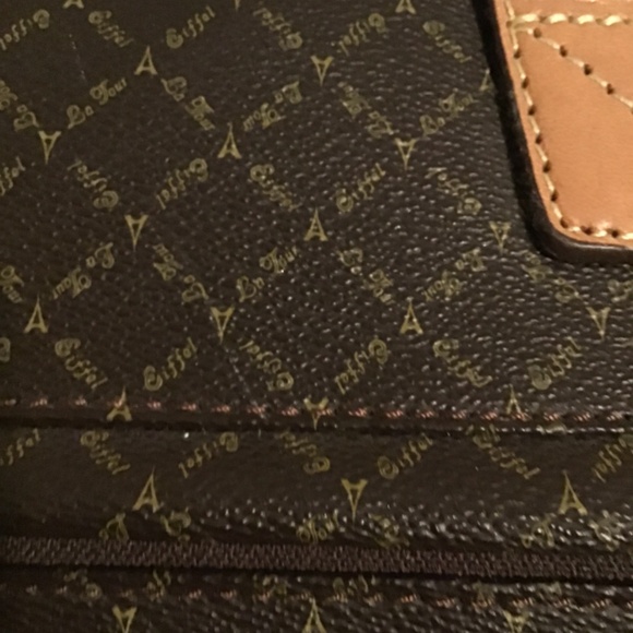 🔥LA TOUR  EIFFEL PARIS, vintage, has wear on leather see pics, gorgeous bag - Picture 10 of 16